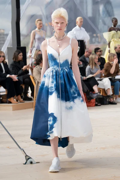 Look 27